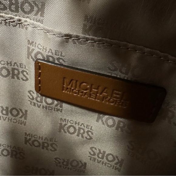 Authentic Michael Kors Jet Set Travel Messenger Bag Crossbody - Picture 9 of 10